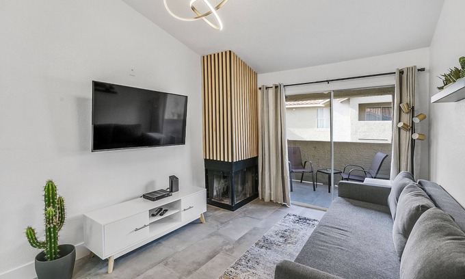 Las Vegas Condominio | Condo close to Strip and Raiders Stadium
