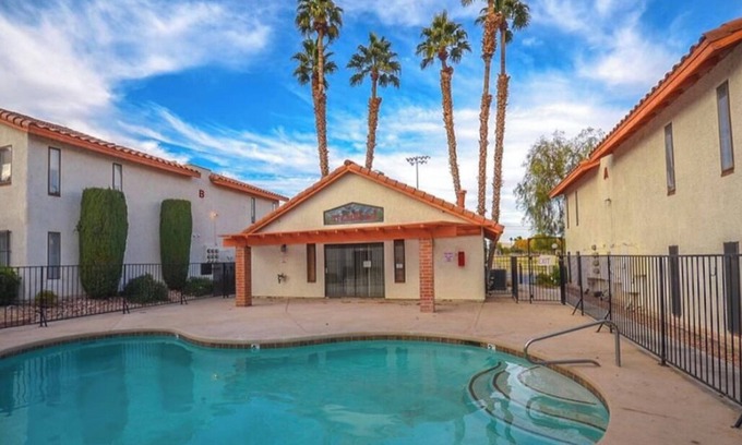 Las Vegas Condominio | Condo close to the strip, UNLV & Sunrise Hospital