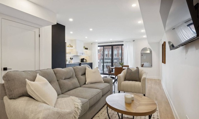 Collingwood Condominio | Condo for 4 Overlooking Downtown Collingwood