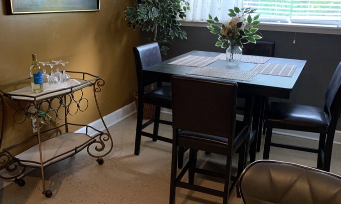 North Raleigh Condominio | Condo in Central North Raleigh