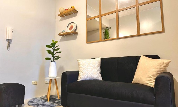 Santo Cristo Apartamento | Condo in QC 1br with balcony - Hershey's Crib