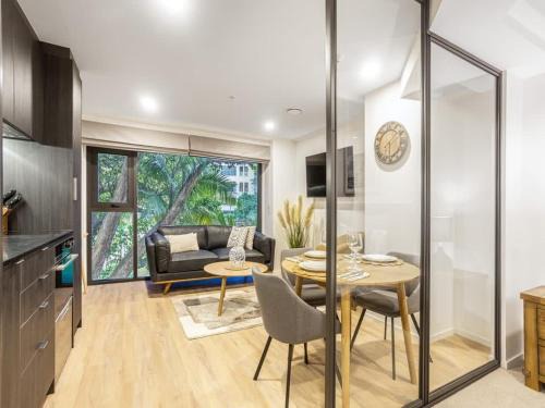 Newton Casa | Condo in Queen St CBD w Pool and Gym Zodiak Stays