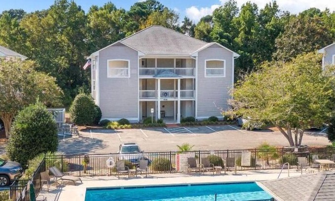 St. James Condominio | Condo in St James in Southport - Great amenities!