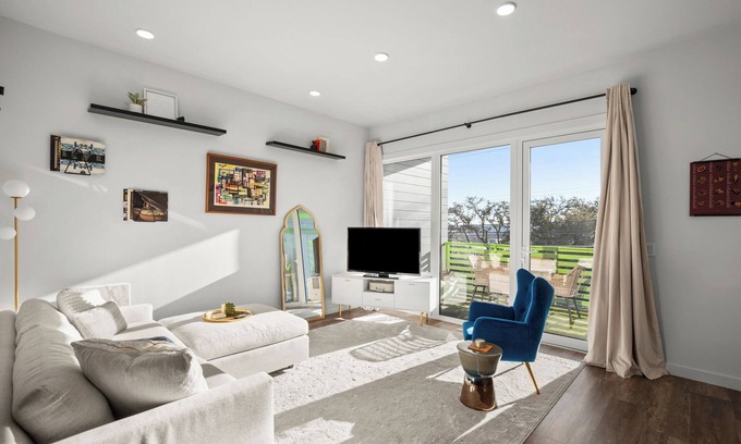 South Manchaca Condominio | Condo in Vibrant Austin - 2 Bedroom/1 Bathroom