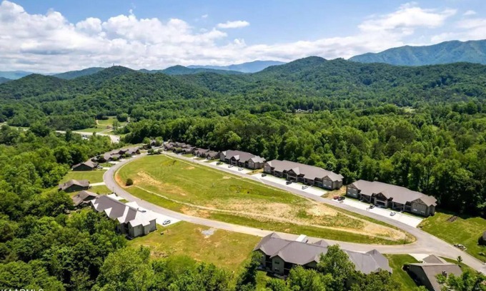 Townsend Condominio | Condo nestled in the Smokies with pool!