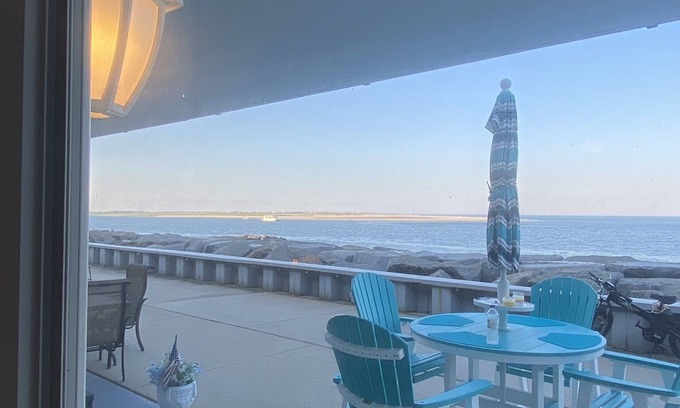 North Wildwood Condominio | Condo on the ocean with a million dollar view, world class fishing, and sea walk