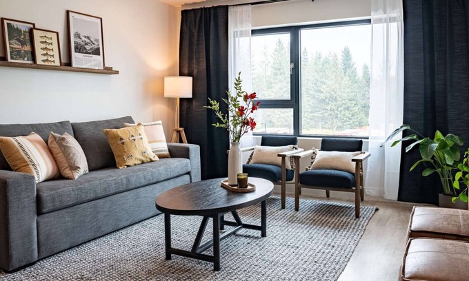 Revelstoke Condominio | Condo - Revelstoke Vacations - The Selkirk House