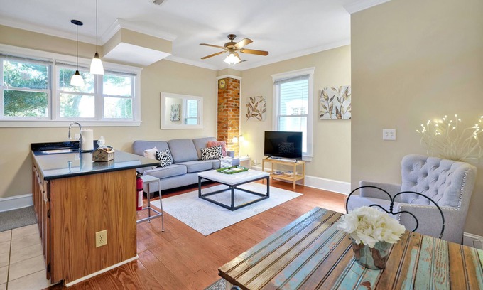 Wilmington Historic District Condominio | Condo Riviere Stay Downtown! Walk everywhere!