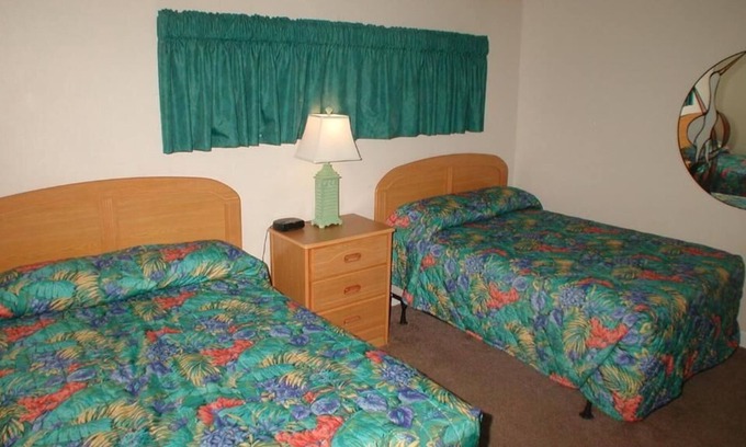 Panama City Beach Complejo | Condo-style Fully Furnished Accommodations With Beachfront and Upscale Amenities