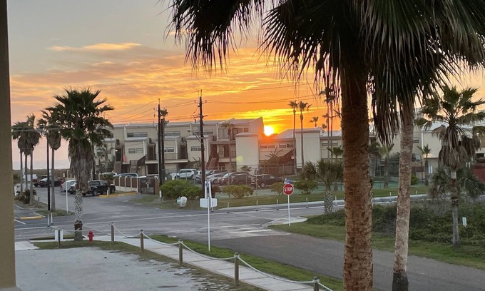 South Padre Island Condominio | Condo super close to the beach with beautiful view!