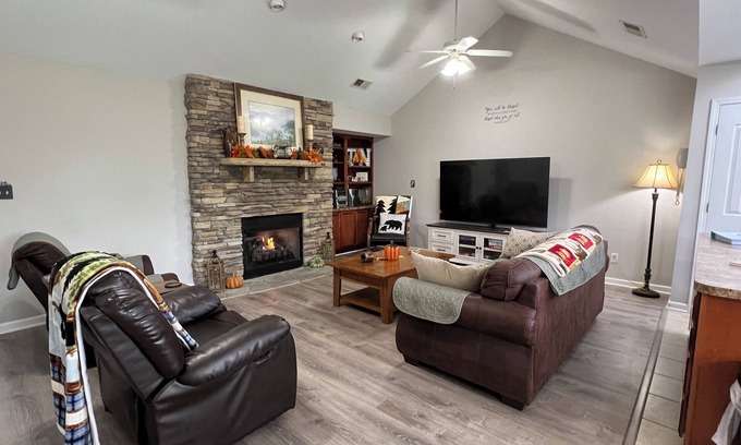 Pigeon Forge Cabaña | Condo w/ garage close to everything just off the Parkway in Pigeon Forge, TN