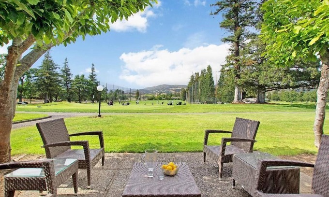Napa Condominio | Hermoso condominio en el Silverado Resort con vista al campo de prácticas