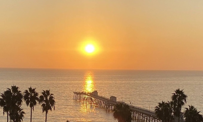 San Clemente Condominio | Duplex w / espectacular vista al mar - Pasos para Muelle de San Clemente, Playa y el centro