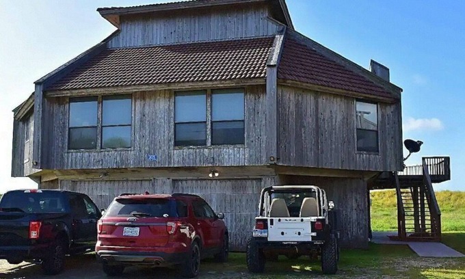 Matagorda Condominio | Condo with amazing porch overlooking the beach