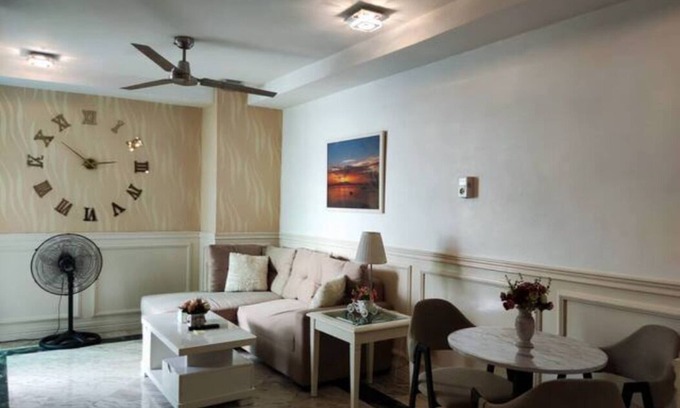 Ermita Night District Condominio | Condo with balcony and bay view in malate, manila