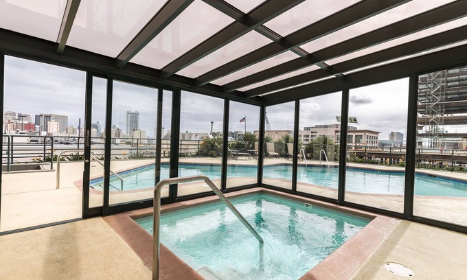 Western Addition Condominio | Prestigioso Daniel Burnham Court con estacionamiento