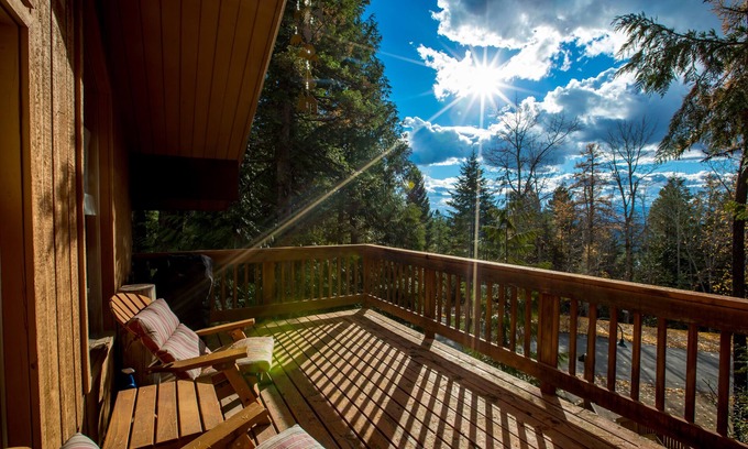 Whitefish Condominio | Acogedor condo con acceso al lago, piscina y jacuzzi cerca del esquí y Glacier.
