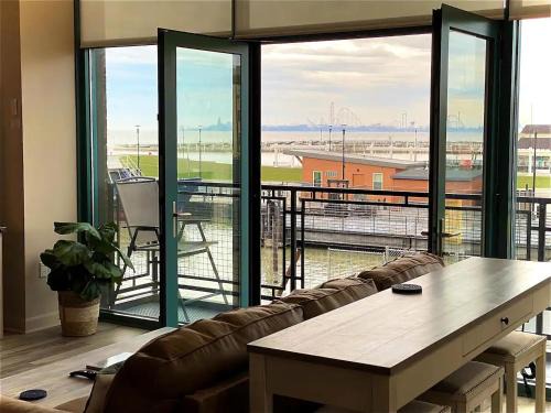 Sandusky Apartamento | Condo with Lake & Cedar Point Views From Balcony.