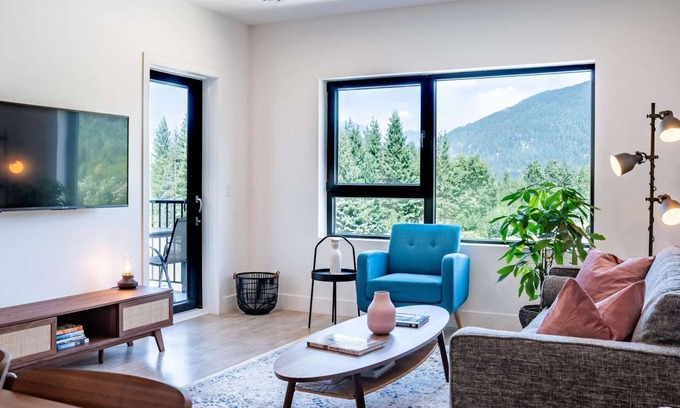 Revelstoke Condominio | Condo with Private Hot Tub - Revelstoke Vacations - North Bowl Nook