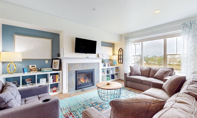 Seaside Condominio | Condo with riverfront view - close to beaches & town - walk everywhere