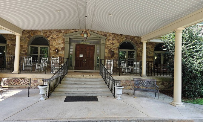 Valley Forge Casa | Conference Center Hotel Phoenixville with WiFi, AC