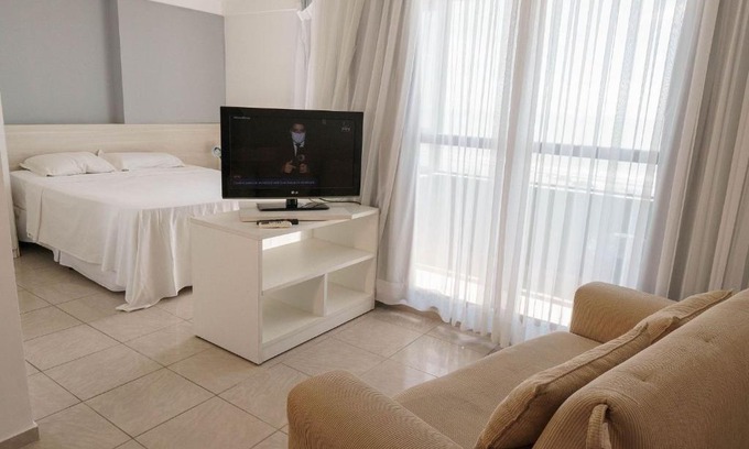 Areia Preta Apartamento | Confortável suíte integrada com vista mar em Natal por Carpediem