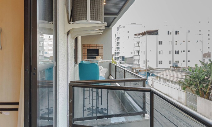 Castelo Branco Apartamento | Conforto a 2 quadras do Mar em Meia Praia MM9040