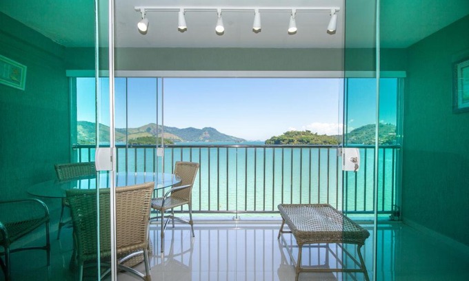 Caieira Apartamento | Conforto com vista para o mar!