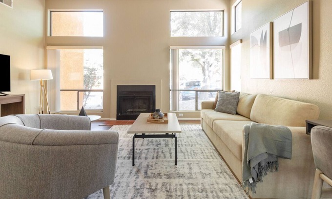 Northeast Heights Apartamento | CONGRATS! You found a large 1BR apt prime location in unit Washer/Dryer, parking