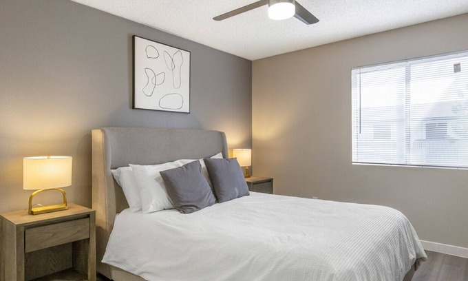 Deer Valley Apartamento | CONGRATS! You’ve found a large1BR apt w/high-end appliances in a prime location!