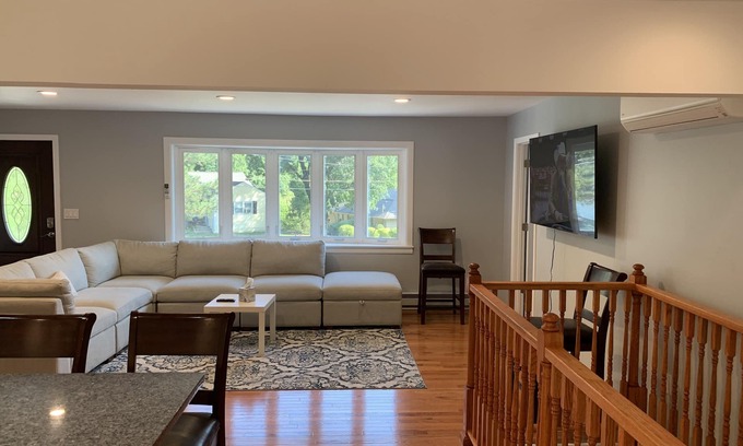 Danbury Casa | Cul Du Sac Serenity 70 min to NYC