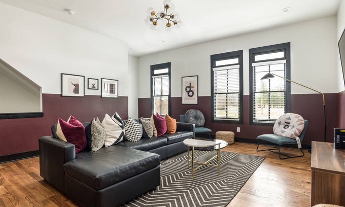 Hope Gardens Apartamento | Connie & Tammy by AvantStay | 2 Unit Buyout w/ 8BR in Heart of Nashville