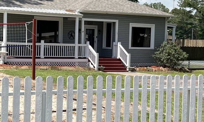 Montgomery Casa | ConRoy's Junction Sleeps 20