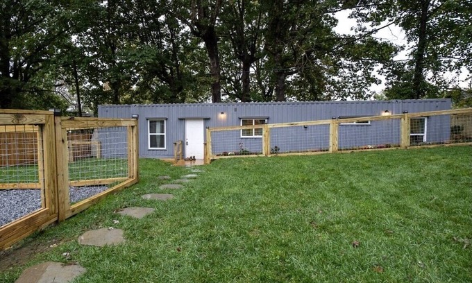 Hendersonville Casa | Container Home w/ a Fenced Yard
