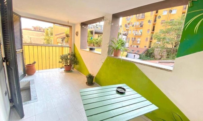 Lambrate Apartamento | Conte Rosso House, with double terrace, a stone's throw from STation and Metro Lambrate