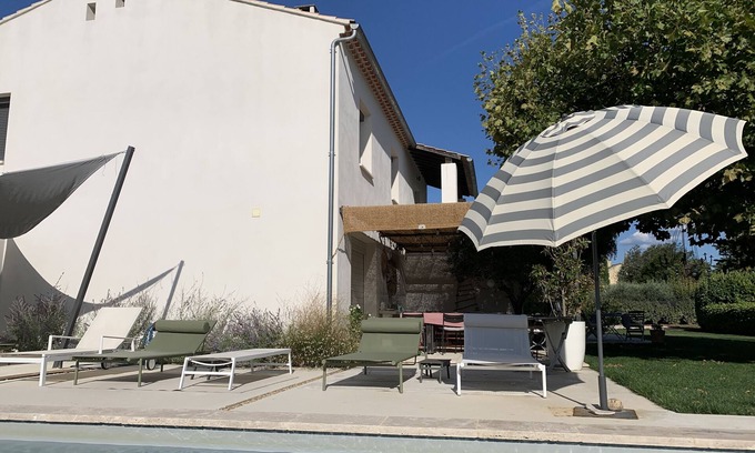 Pernes-les-Fontaines Villa | Contemporary air-conditioned villa with heated pool