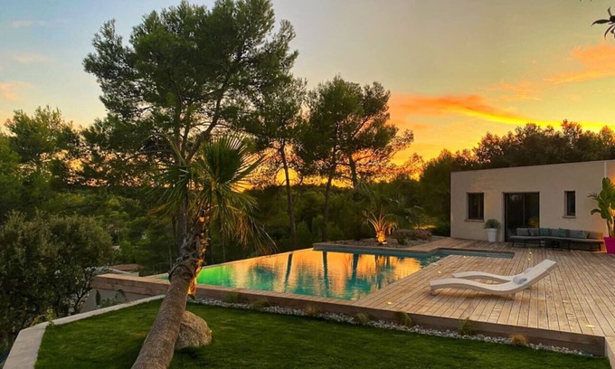 Saint-Gely-du-Fesc Casa | Contemporary Villa with infinity pool