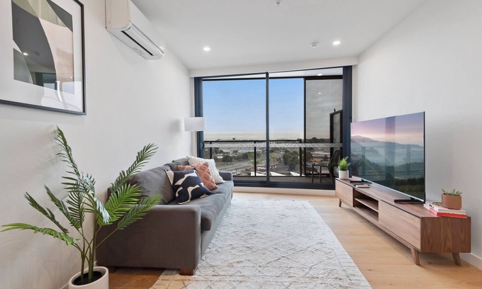 Clayton Apartamento | Contemporary 2-Bed Haven with Swimming Pool