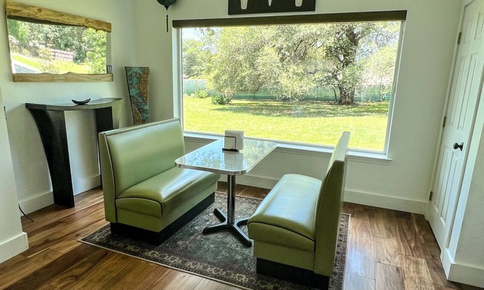 San Marcos Casa | Contemporary 2 bedroom house in San Marcos close to campus, downtown & the river