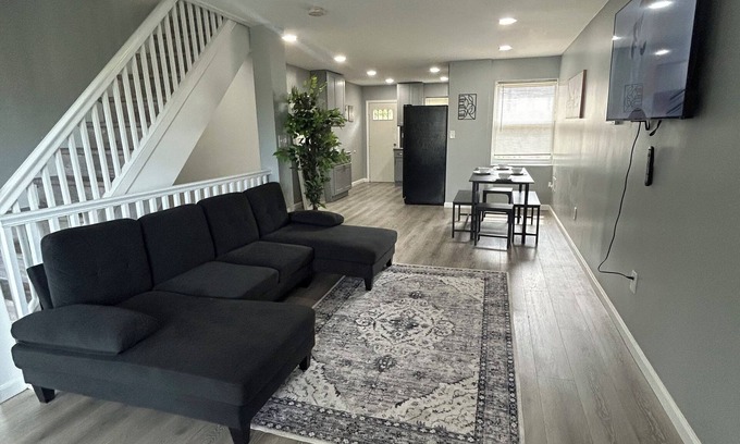 Northwest Philadelphia Casa | Contemporary 3-Bedroom, 2-Bathroom House, with Backyard & Patio