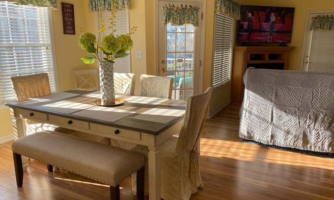 Rehoboth Beach Condominio | Contemporary 3BD/2BA Condo Perfect for YOUR Next Getaway (Pleasure or Work!)
