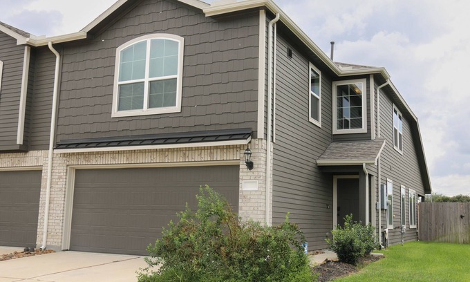 Barker Casa | Contemporary 3BR Home for 30+ Days