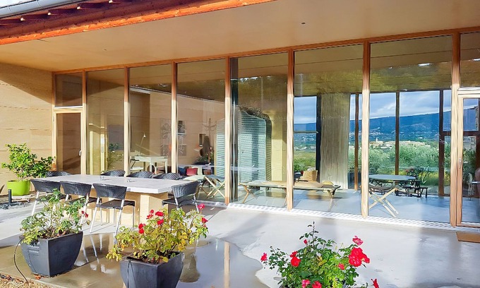 Villars Casa | Contemporary 4-bed house with infinity pool and countryside views.
