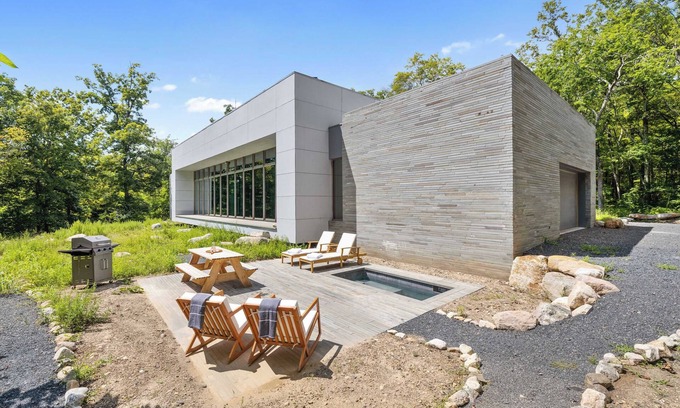 Wallkill Casa | Contemporary 4-BR Catskills Retreat w/ plunge pool