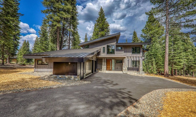Ponderosa Palisades Casa | Contemporary-5 bed-6.5 bath Mountain Retreat-Hot tub-Sauna