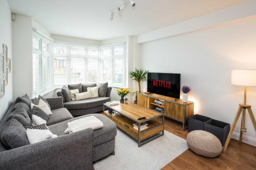 Woodhouse Casa | Contemporary 5 Bedroom with Garden North Finchley