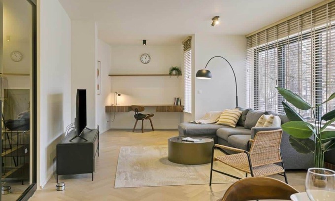 South Antwerp Apartamento | Contemporary Antwerp Comfort: Stylish 2-BR
