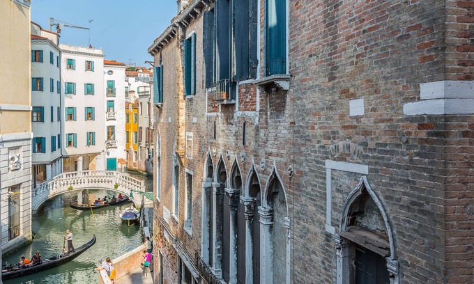 San Marco Apartamento | Contemporary apartment with Canal View near San Marco