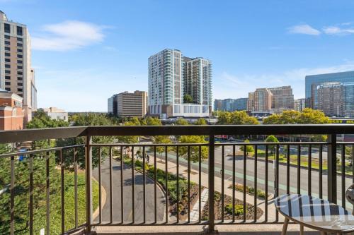 Pentagon City Apartamento | Contemporary Arlington Apartment Featuring City Views