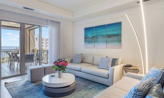Seven Mile Beach Condominio | Contemporary Beachfront Residence at The Ritz-Carlton Resort, sleeps 6